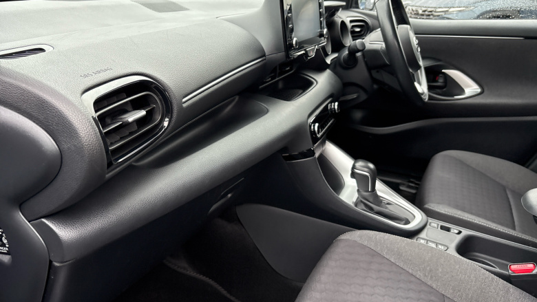 Toyota Yaris 1.5 Hybrid Design 5dr CVT Hybrid Hatchback